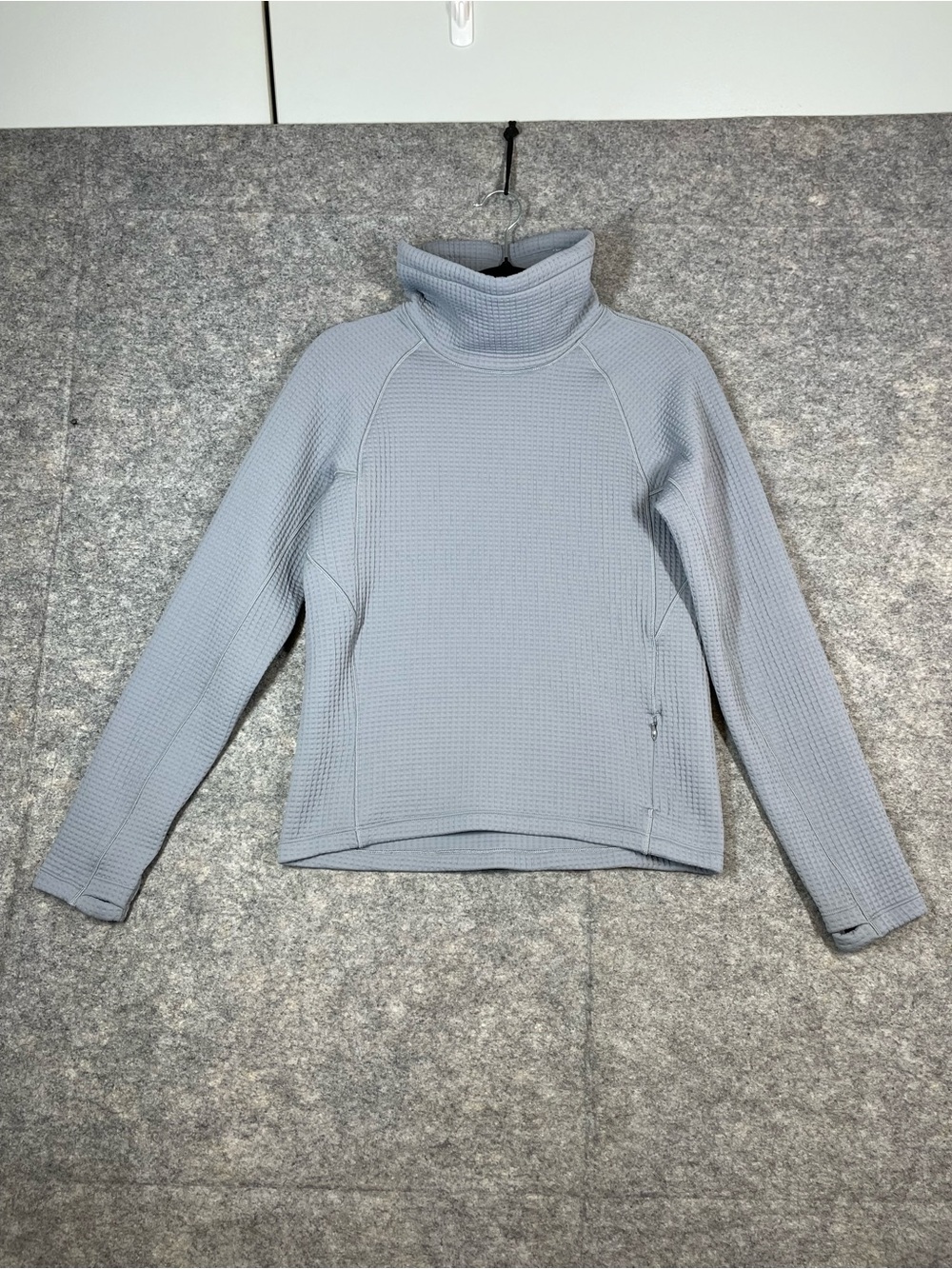 Lululemon Waffle Textured Pullover Gray Size 2 Athleisure Minimalist Sweater